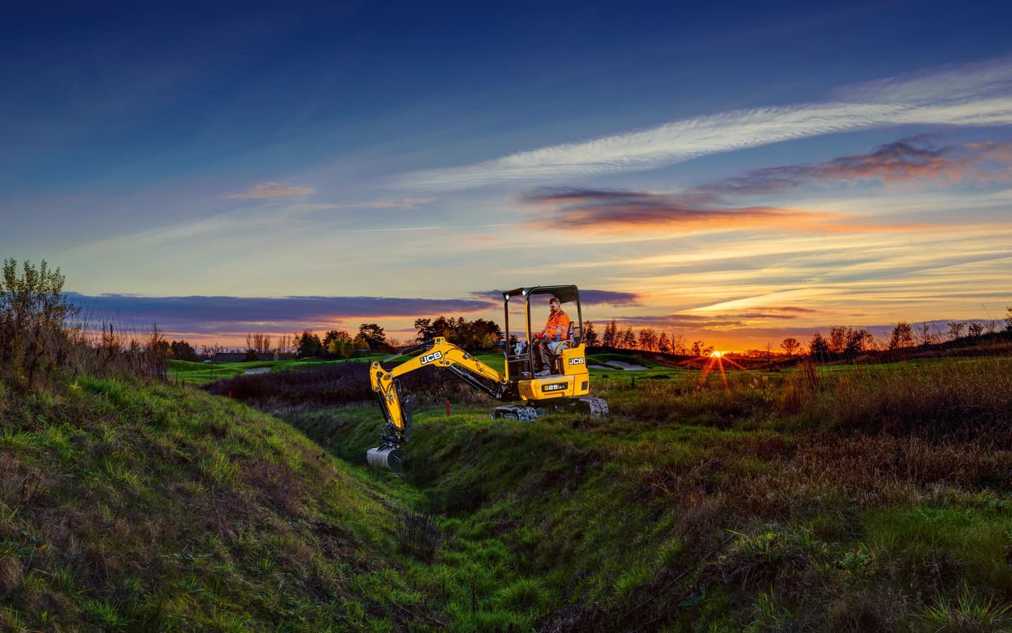 Location mini-pelle JCB sur chantier dans le Sud-Ouest